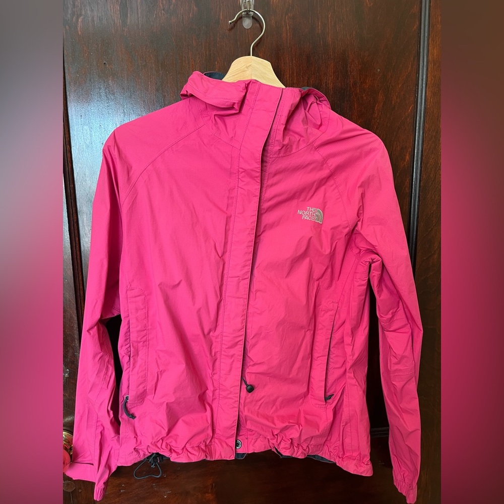 North face wind breaker size small